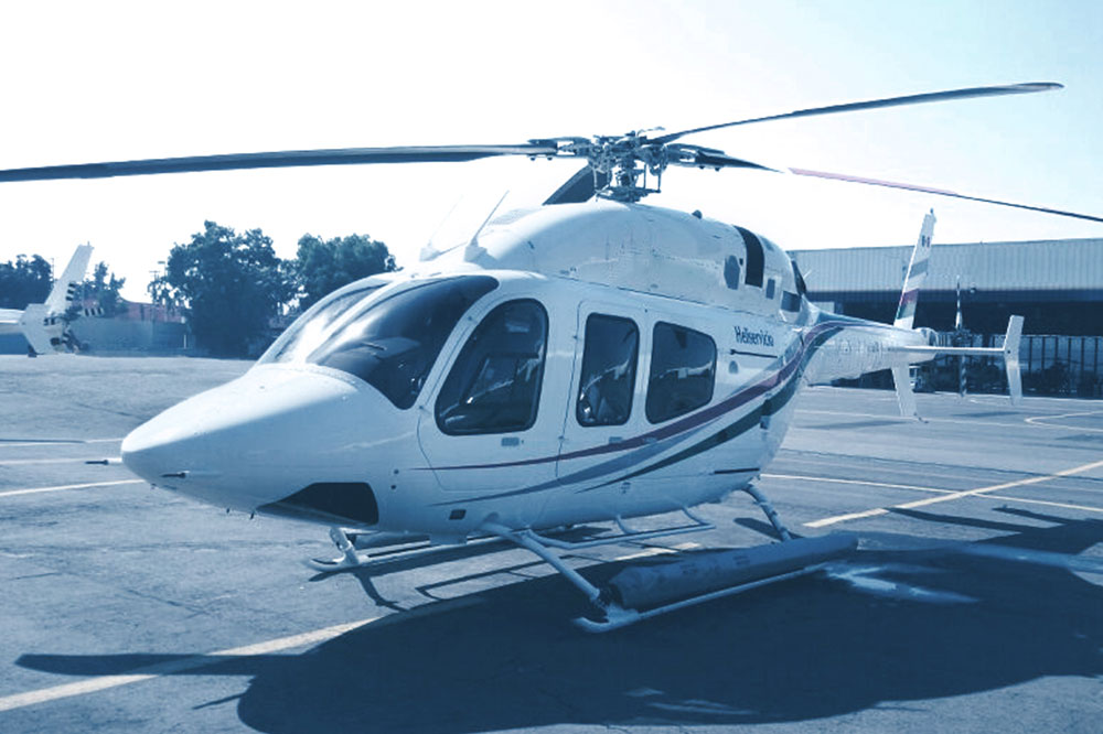 Helicóptero de Heliservicio en base